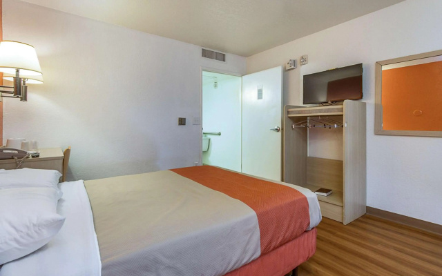 Motel 6 Phoenix North - Bell Road - Image 6