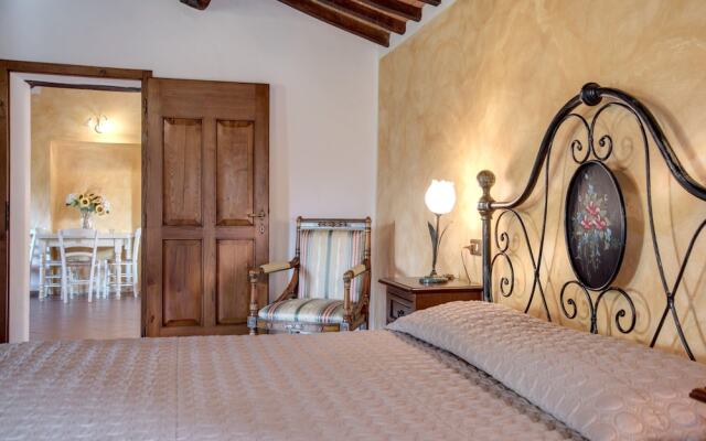 Villa with 9 Bedrooms in Sinalunga, with Wonderful Mountain View, Private Pool, Enclosed Garden - 80 Km From the Beach