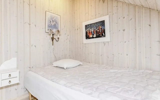6 Person Holiday Home in Jerup
