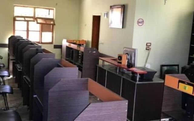 Gold Guest House & Bar