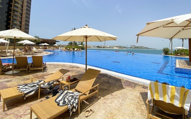 Modern beachfront 1BR apartment