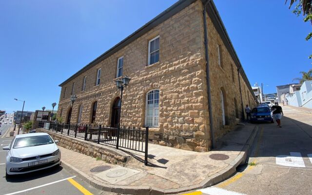 Searle's Manor - Apt 13