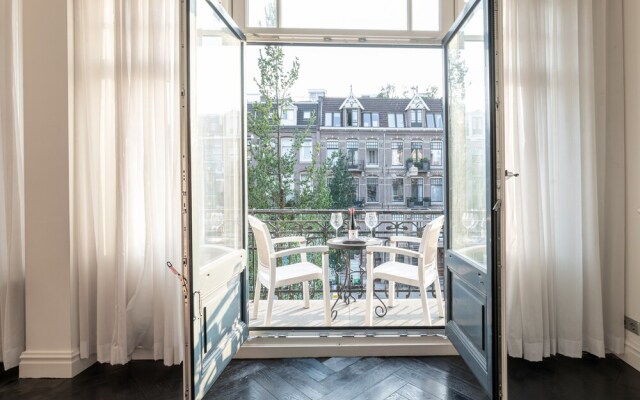 Dina Perla Lodges shared home in museum district