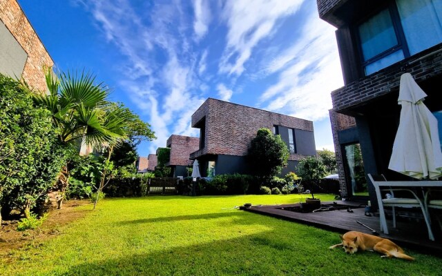 Somsom House