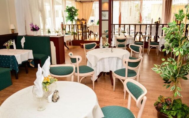 Astra Hotel