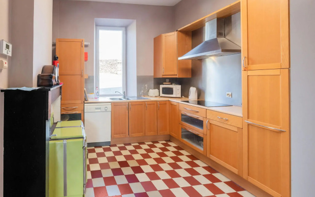 Elegant Home in Bievre With Garden - фото 2