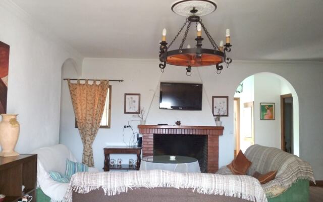 Villa With 4 Bedrooms in Prado del Rey, With Private Pool, Enclosed Garden and Wifi