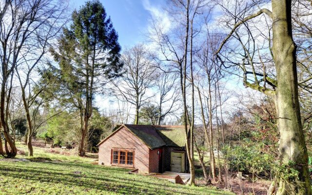 Quaint Holiday Home in Hartfield for Couples Near City Centre