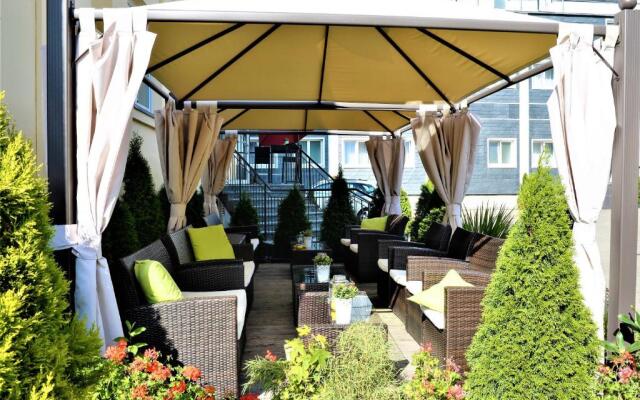 Ascot Hotel
