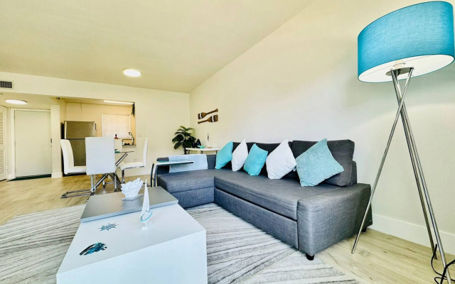 Waterfront 1BR Parking Walk to the Beach
