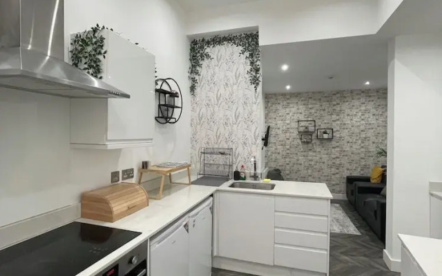 Stylish City Center 2 BR Retreat