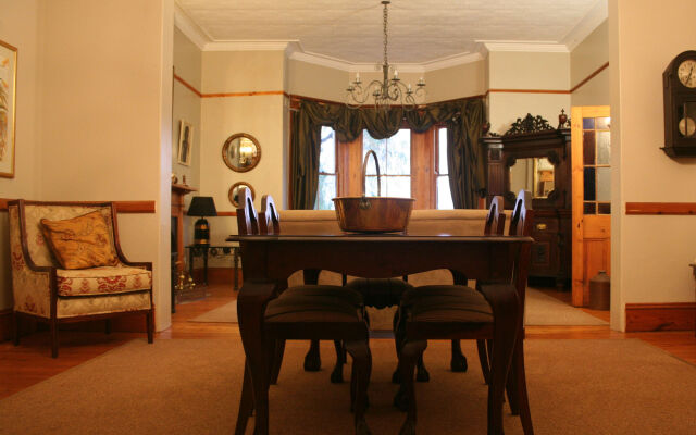 Leeuwenbosch Country House - Amakhala Game Reserve