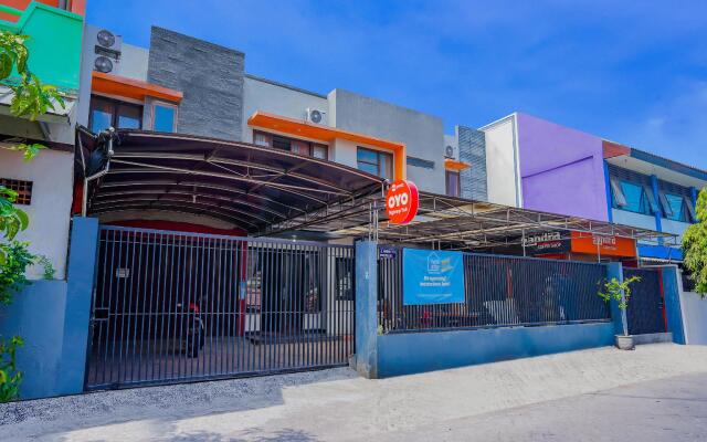 OYO Flagship 90524 Holistay Surabaya