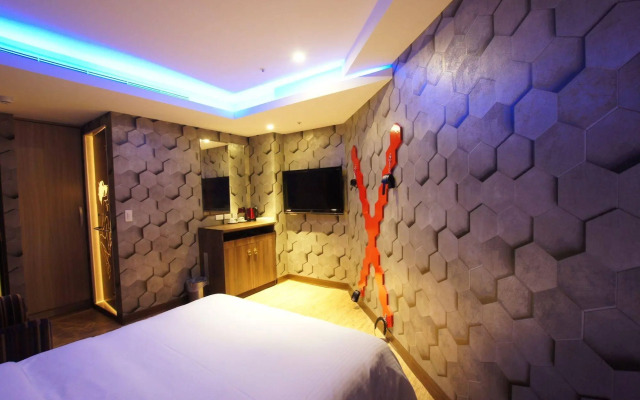 Colors Infinity Inn