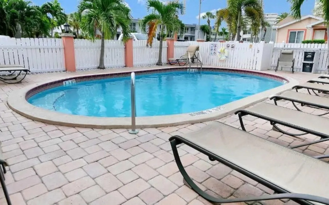 Carlton House Motel