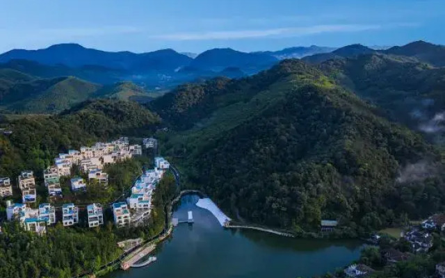 Moganshan High Mountain Forest Adventure Park · Xuan Yong Shilily Hotel