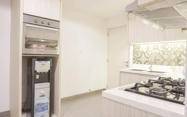 Cozy And Spacious 2Br Apartment At Simprug Park Residences