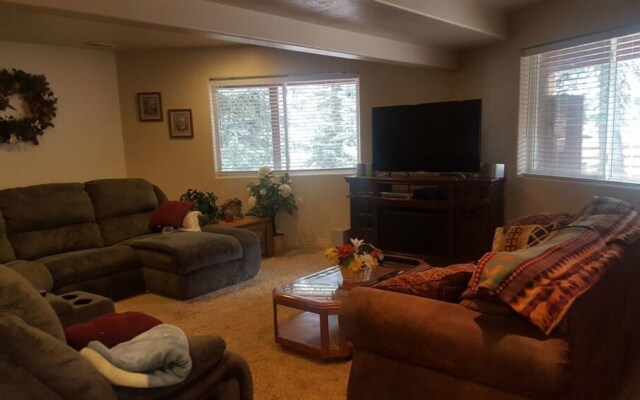 Duck Creek Luxurious Cabin