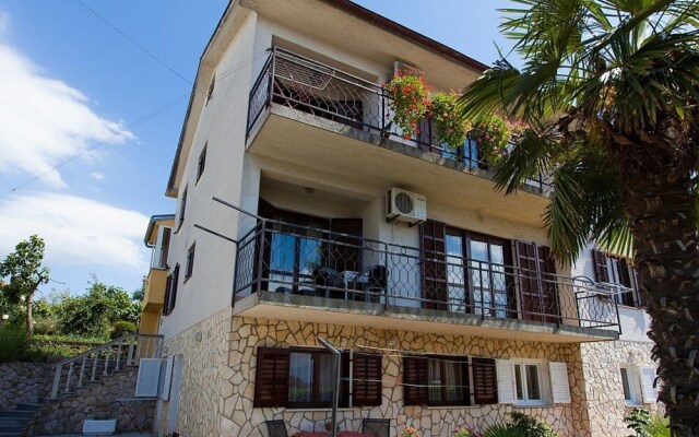 Cozy Apartment in Malinska near Sea