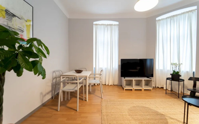 Modern and Bright Apartment - Close TO City Centre