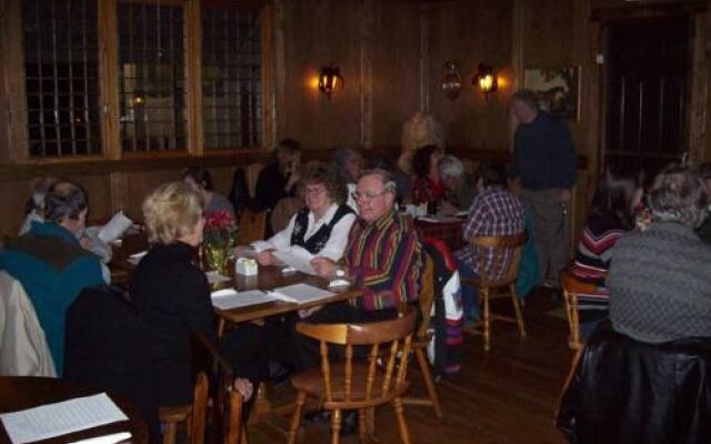 Loyalist Inn & Suites