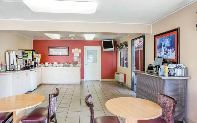 Motel 6-Fresno, CA - Yosemite Hwy