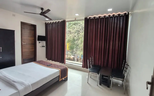 Hotel Golden Arch