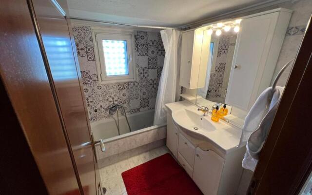 Alimos marina huge 3bd apartment