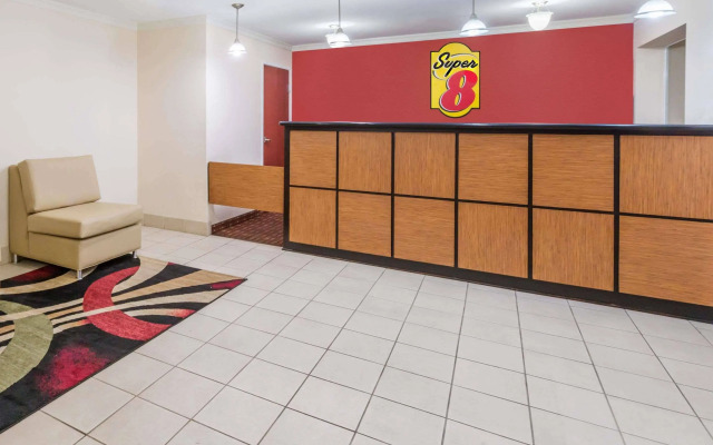Super 8 By Wyndham Lake Charles Northeast