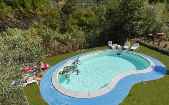 Lovely Holiday Flat With Shared Pool in Lerici