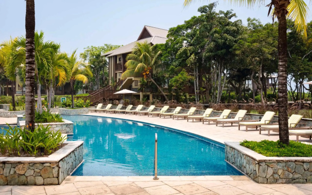 Indura Beach & Golf Resort, Curio Collection by Hilton