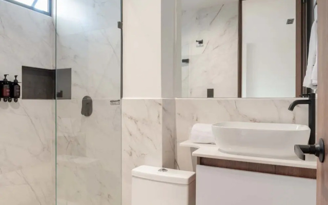 w Impressive 3BR With Balcony in Laureles