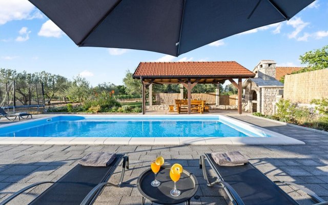 Stunning Home in Drinovci With 4 Bedrooms, Wifi and Outdoor Swimming Pool