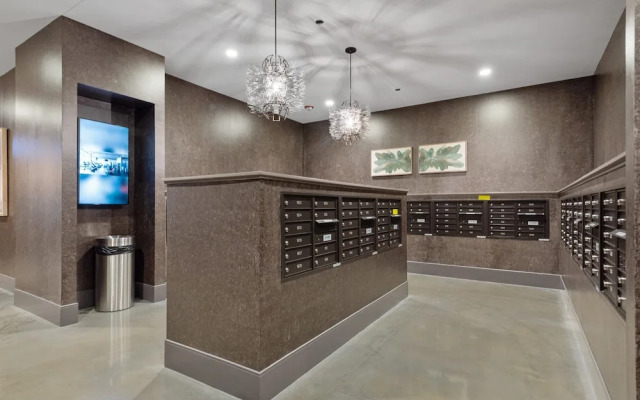 West Loop High-end 2BR Walkable City Views