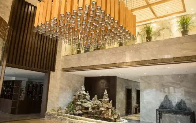 Golden Quaker Hotel (Zhumadian West High-speed Railway Station)