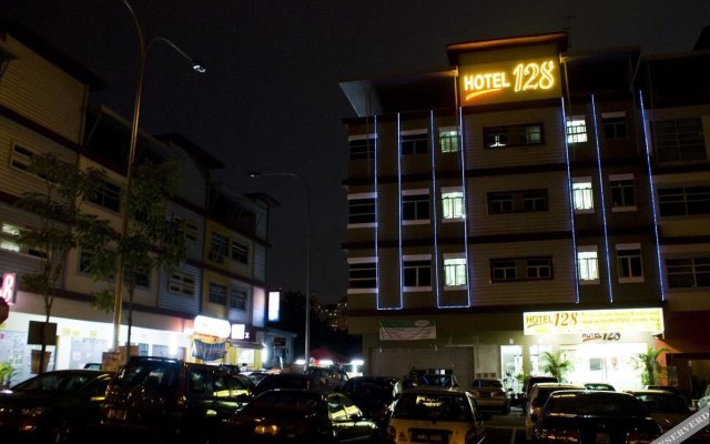 Hotel 128