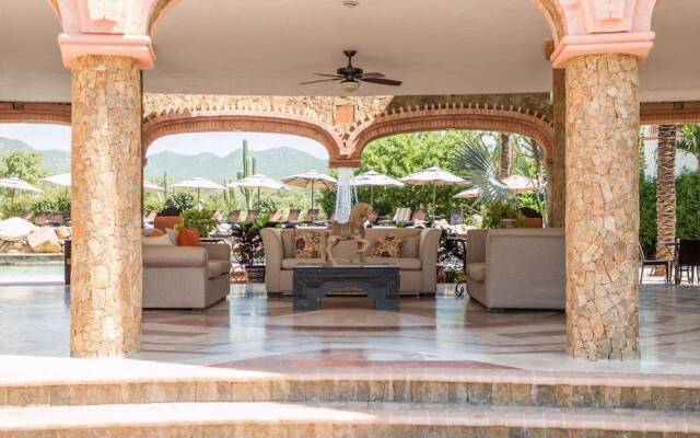 Country Club Relaxing Suite Pool