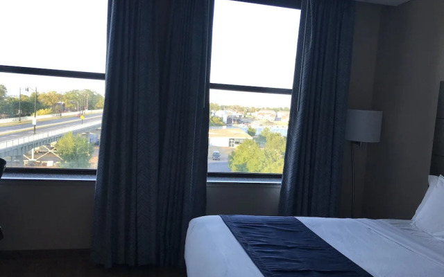 Ariel Broadway Hotel