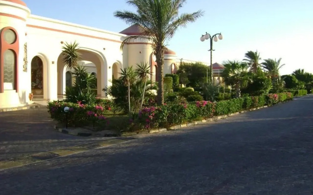 Al Nabila Grand Bay Resort