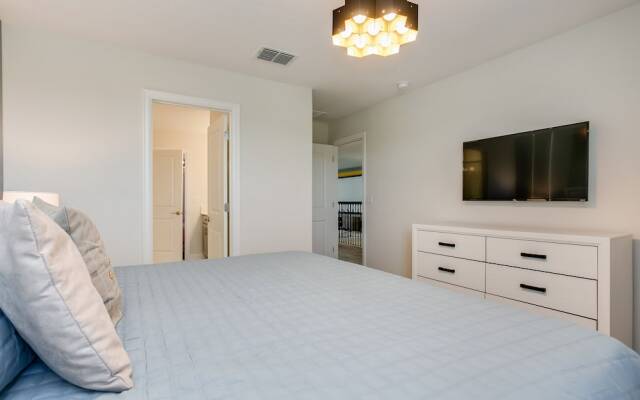 Stunning Villa w/ No Rear Neighbors! Near Disney