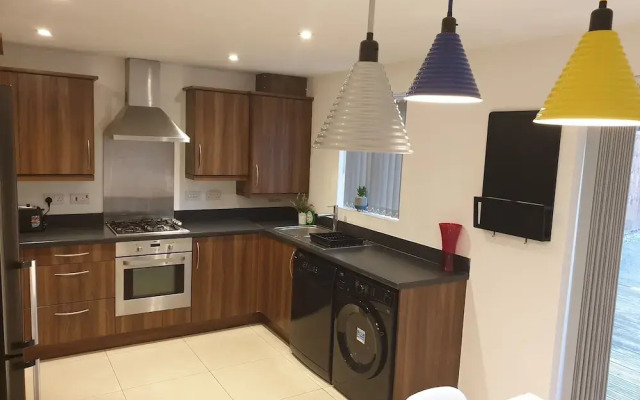 Liverpool Short Stay-Belmont Suite
