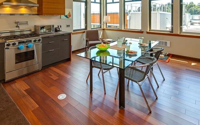 Island Inn at 123 West