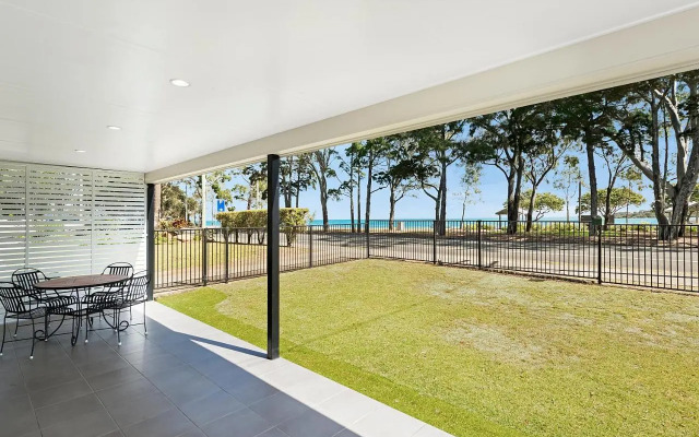 Ground floor air conditioned, fabulous waterviews overlooking Pumicestone Passage