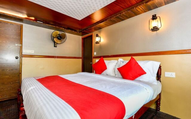 Oyo 24920 Indraprastha Royal Castle Sharing Houseboat