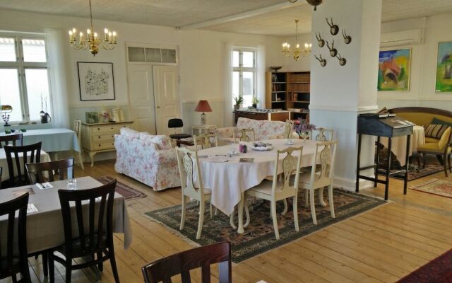 Tante Tut & Onkel E Hotel