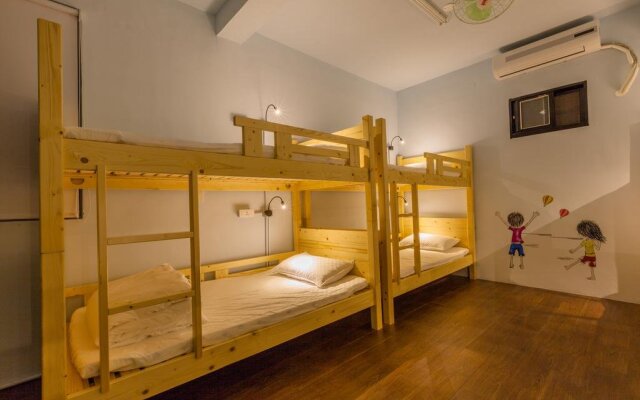 GoldenHouse Hostel