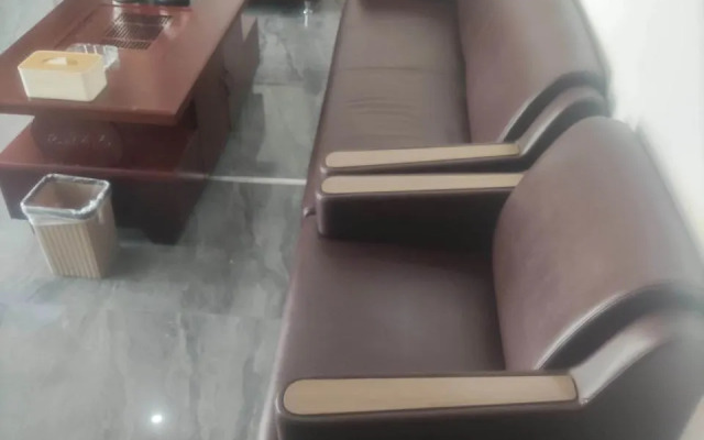 Huayi Hotel (Puyang East High-Speed Railway Station)