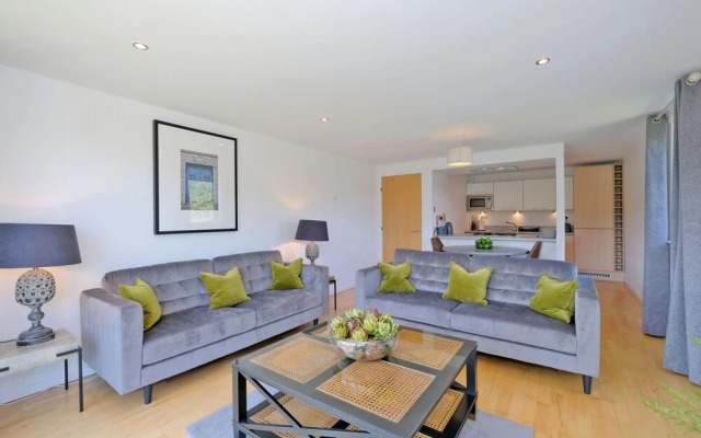 Modern two Bedroom Aberdeen Apartment With River Views