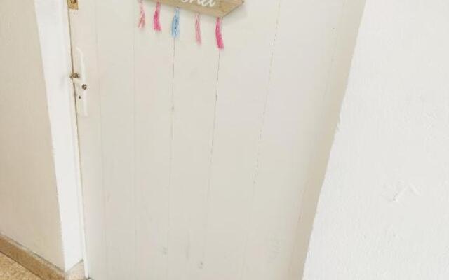 SUPERBE Studio avec coin nuit TOUT EQUIPE !