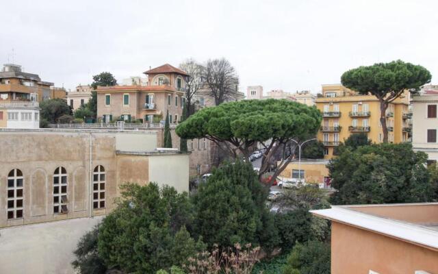 In the Clouds over Trastevere, penthouse studio